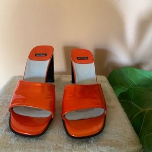 VINTAGE STUART WEITZMAN PLASTIC MULE SLIDES